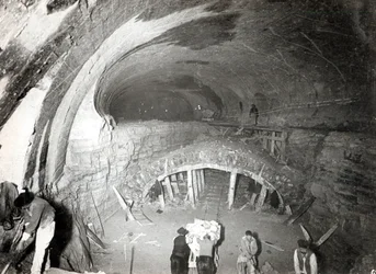 Making the tunnel at Place de Roubaix for the Metro Station at the Gare du Nord, Ligne 5, 7th May 1906